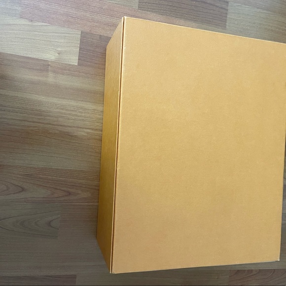 Empty box - Picture 4 of 5